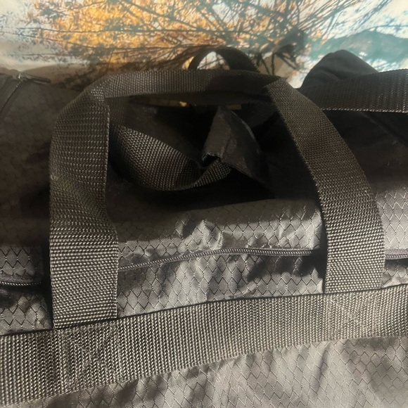 Adidas duffle gym bag EUC - Picture 2 of 4